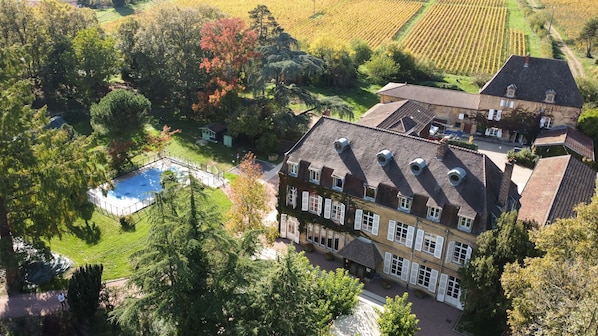 Château de La Barge accepte les chiens à Chaintre