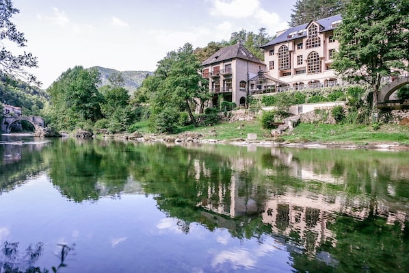 Hôtel de la Muse et du Rozier accepte les chiens à Mostuejouls