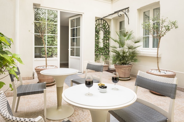 Acacias Étoile accepte les chiens à Paris