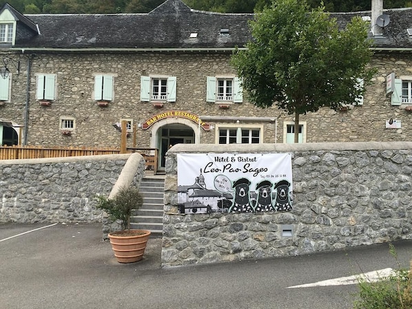 Hotel-Bistro Les Pas Sages accepte les chiens à Sarrance