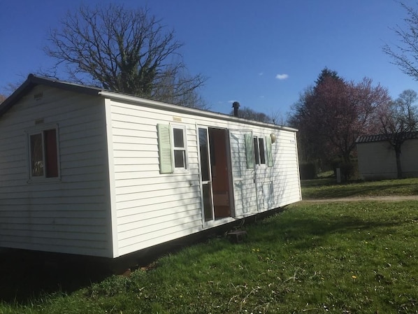 Camping de Lagraulière accepte les chiens à Perpezac-le-Noir