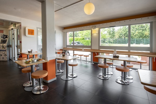 B&B Hotel Toulouse Cité de l'Espace Hurel accepte les chiens à ZAC de la Grande Plaine