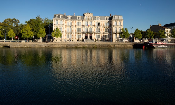 Les Jardins du Mess accepte les chiens à Verdun