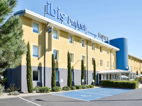 ibis budget Issoire accepte les chiens à Le Grand Mas
