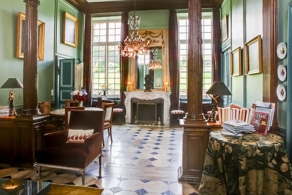 Le Château d Etoges accepte les chiens à Etoges