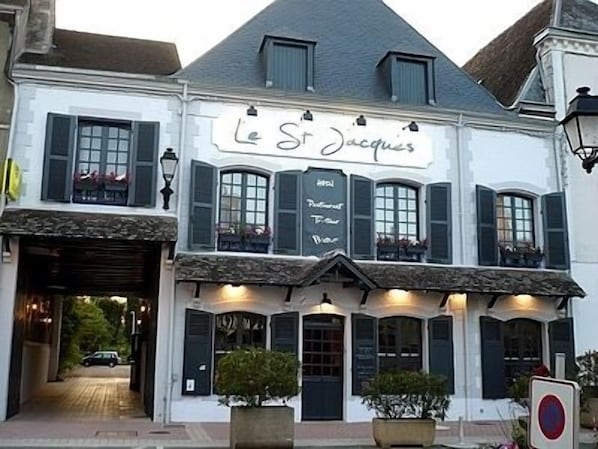 Hotel Le Saint Jacques accepte les chiens à Cloyes-les-Trois-Rivières