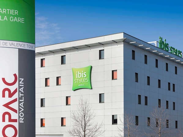 ibis Styles Romans Valence Gare Tgv accepte les chiens à Alixan
