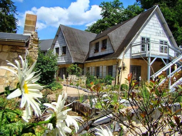Le jardin de Saint Jean accepte les chiens à Saint-Jean-aux-Bois