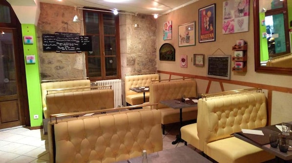 Logis de L'Europe accepte les chiens à Corbigny