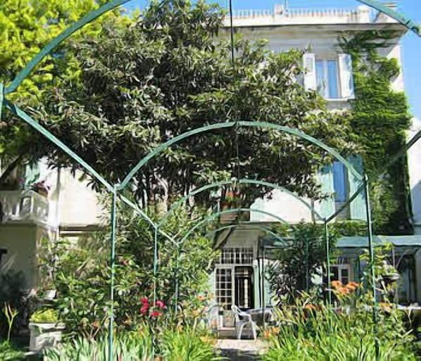 Au St Roch Hotel et Jardin accepte les chiens à Avignon