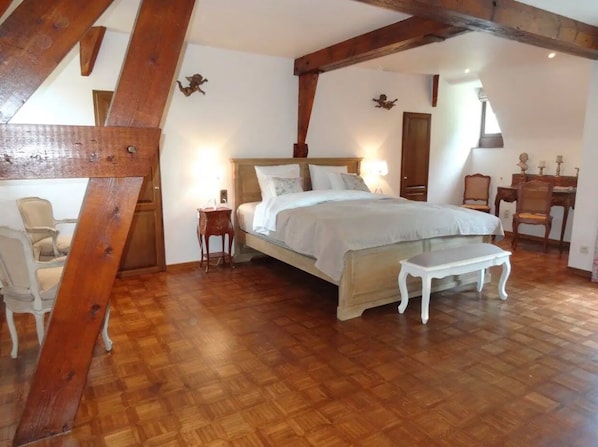 Le Chateau des Eglantines accepte les chiens à Montigny-le-Tilleul