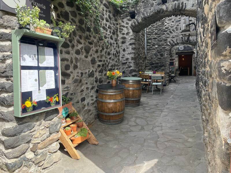 Pizzeria La Romaine accepte les chiens à Alba-la-Romaine