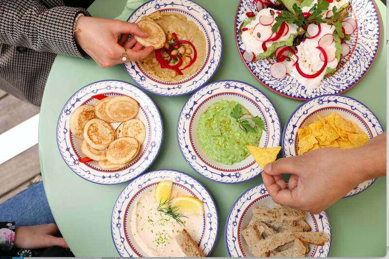 élémentaire. accepte les chiens à Paris