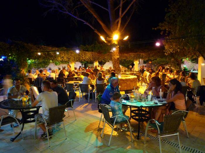 Le Passe Temps Grill Pizzeria Cala Rossa Lecci accepte les chiens à Lecci