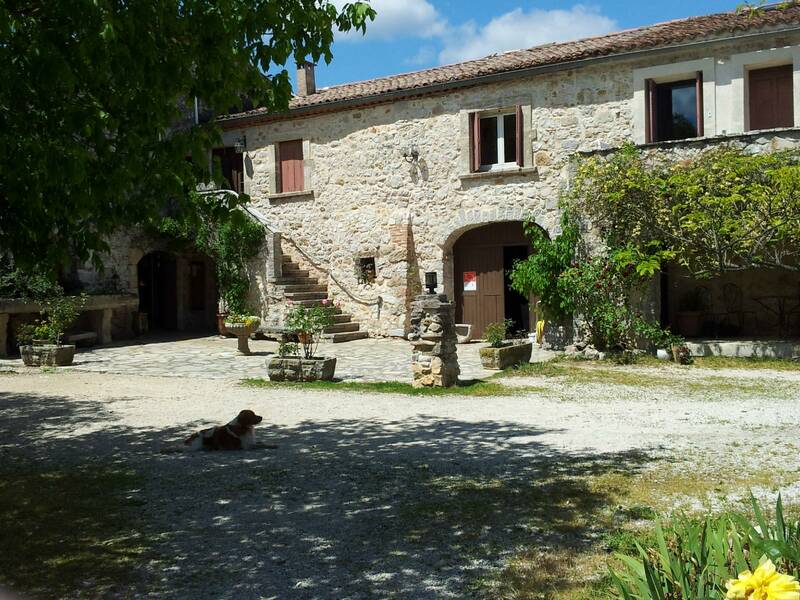 Auberge de Saugras accepte les chiens à Argelliers