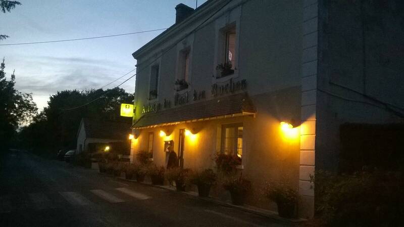 Auberge du Port des Roches accepte les chiens à Luché-Pringé