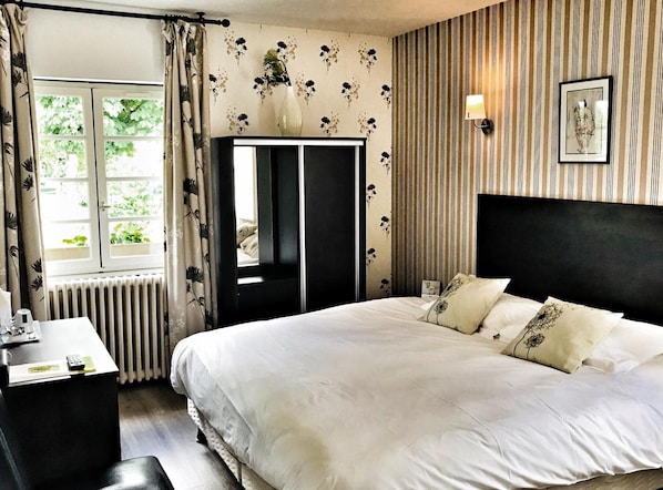 Hotel de la Foret accepte les chiens à Senonches