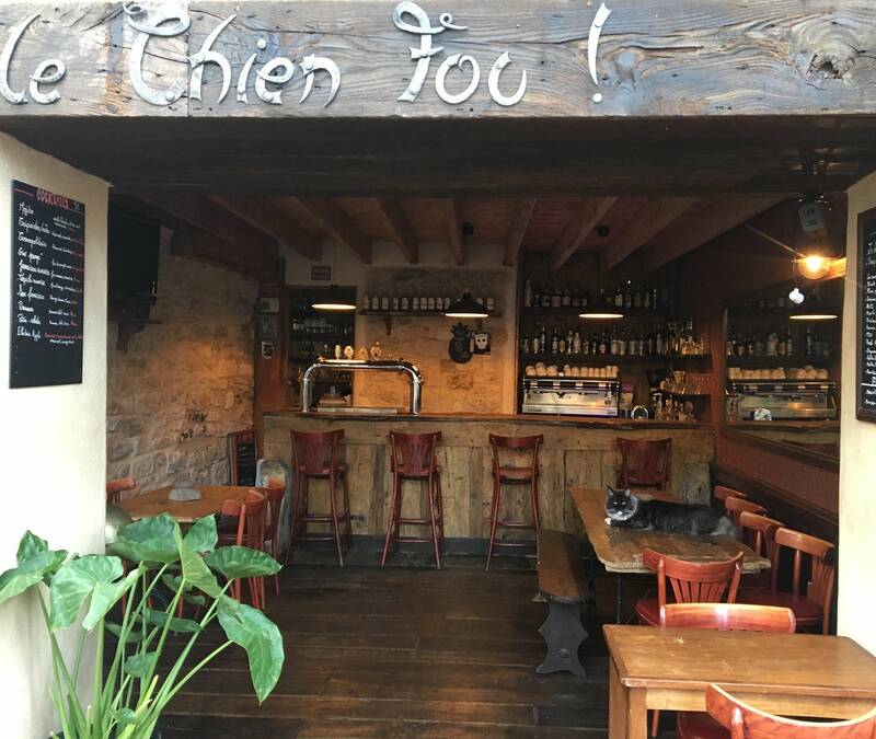 Le Chien Fou accepte les chiens à Saint-Antonin Noble Val