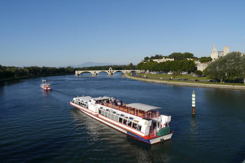 Les Grands Bateaux de Provence accepte les chiens à Avignon