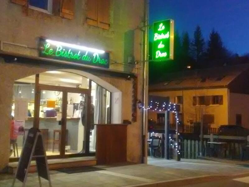 Le Bistrot du Drac accepte les chiens à Saint-Jean-Saint-Nicolas