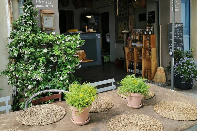 Simple accepte les chiens à Beaucaire