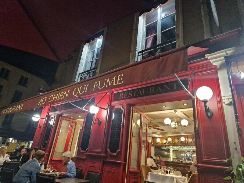 Au Chien qui Fume accepte les chiens à Versailles