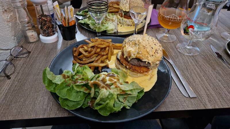 Le Rendez Vous accepte les chiens à Saint-Martin-de-Crau