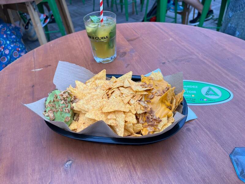 Comptoir Bar Tapas Burgers Salades Arthabar accepte les chiens à Saint-Jean-de-Luz