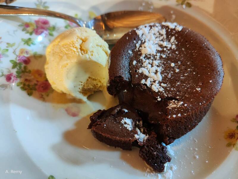 Restaurant La Volière accepte les chiens à Ainay-le-Vieil