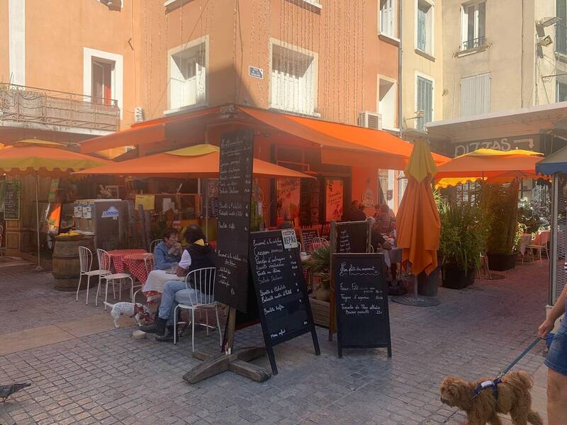 Banane Fraise accepte les chiens à Orange