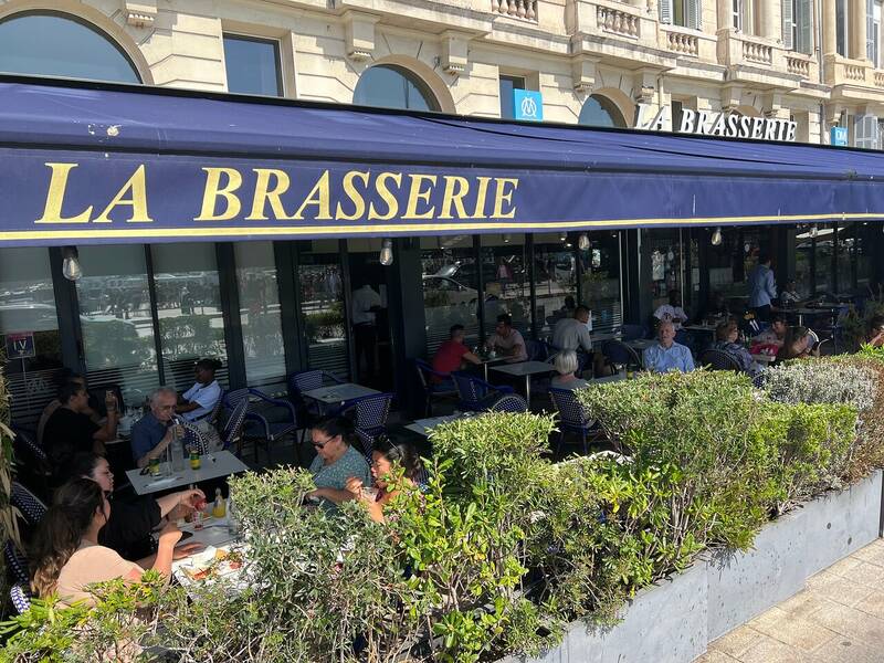 Brasserie du Port Om Café accepte les chiens à Marseille