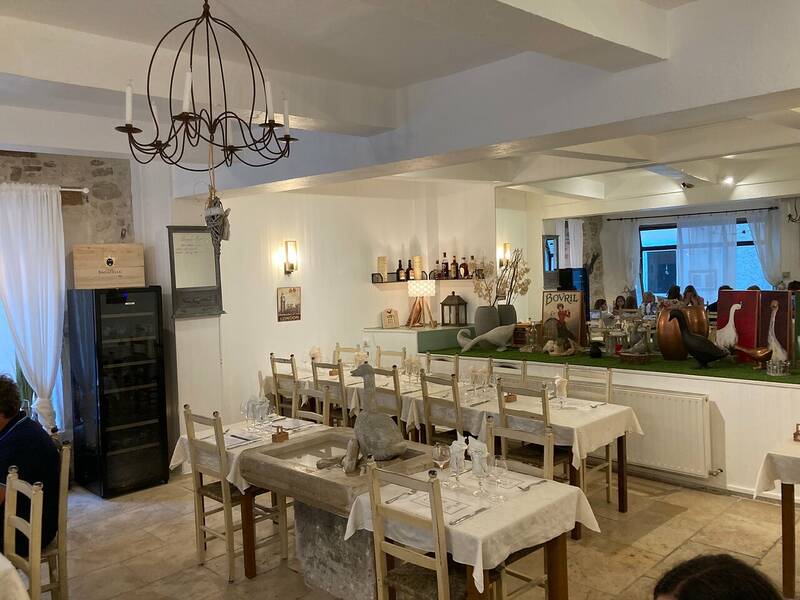 Dame l'Oie accepte les chiens à Pernes-Les-Fontaines