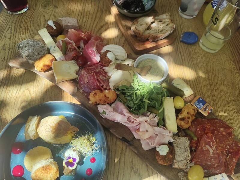 O'tapas'oif accepte les chiens à Vallon-Pont-d'Arc