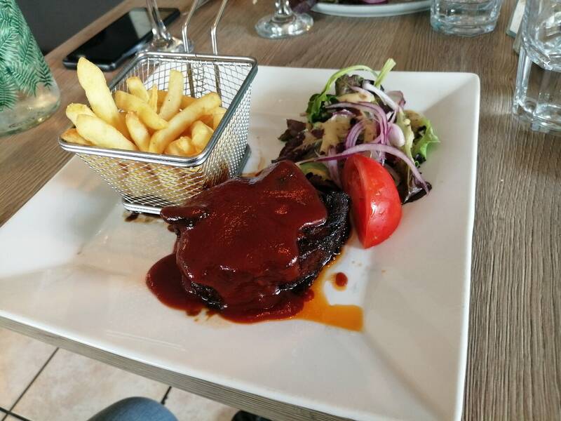 Brasserie Du 14 accepte les chiens à Pezenas