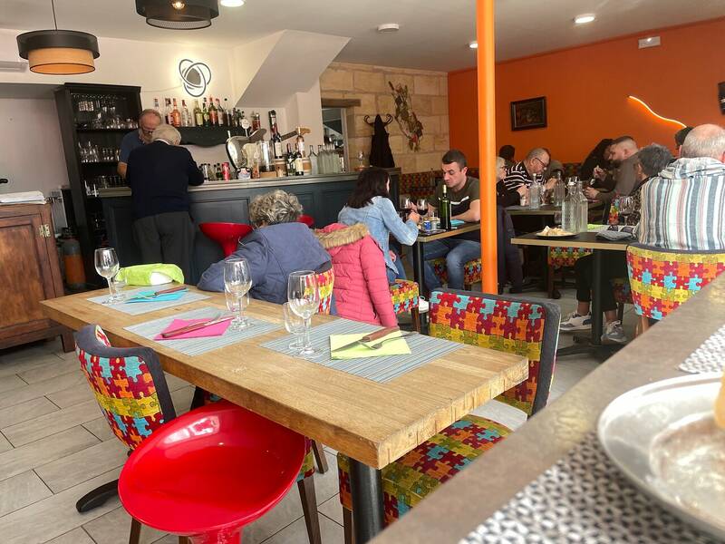 Cafe De La Republique accepte les chiens à Saint-Medard-De-Guizières