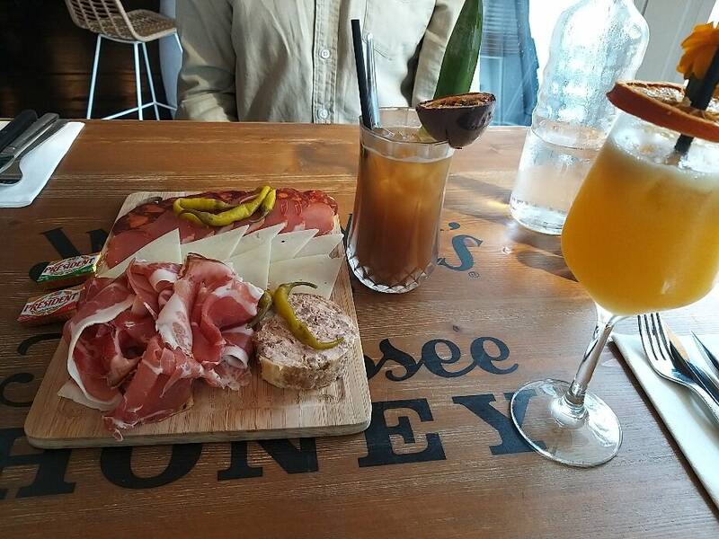 Les Enfants Terribles Anglet accepte les chiens à Anglet