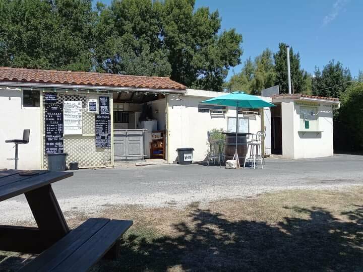 Bar a Huitre accepte les chiens à Chenac-Saint-Seurin-d'Uzet