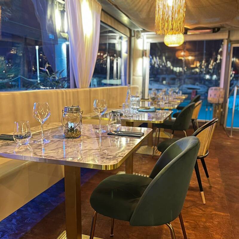 Le NOUVEL emeraude accepte les chiens à Cavalaire-Sur-Mer