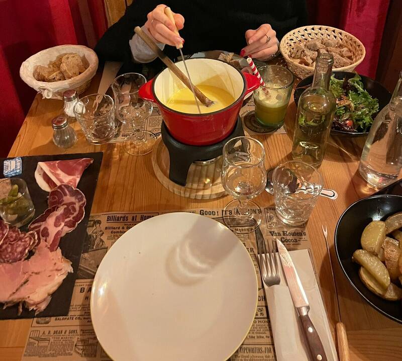 Restaurant La Chazotte Font d'Alagnon accepte les chiens à Laveissière