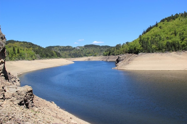 Logis Hôtel la Méridienne accepte les chiens à Anglards-de-Saint-Flour