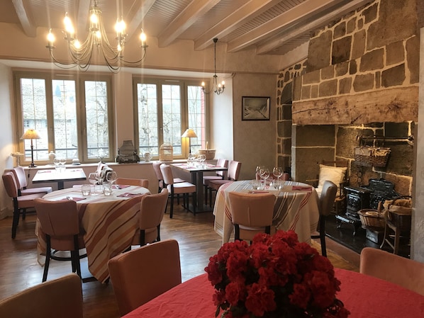 Hotel Restaurant Du Plomb du Cantal accepte les chiens à Albepierre-Bredons