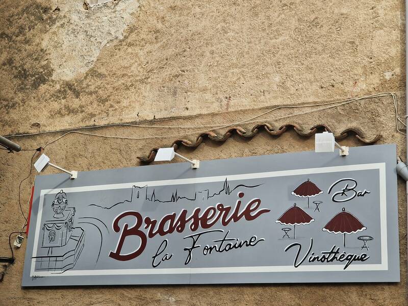 Brasserie La Fontaine accepte les chiens à Cotignac