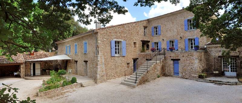 La Table du Chateau accepte les chiens à Signes