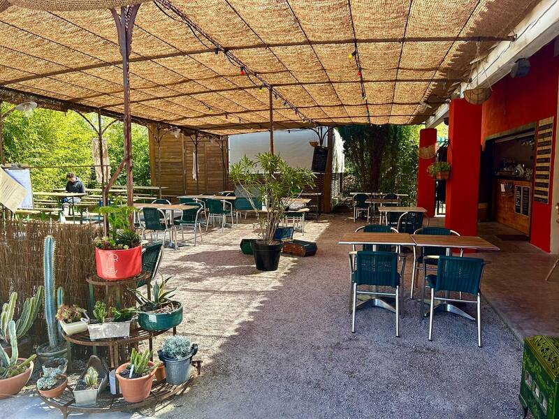 Restaurant Les Georgettes accepte les chiens à L'Isle-sur-la-Sorgue