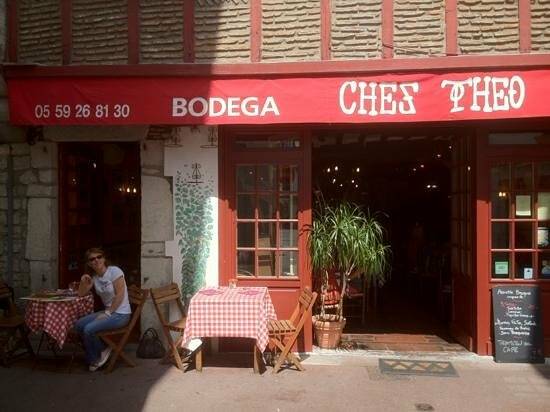 Chez Théo accepte les chiens à Saint-Jean-de-Luz