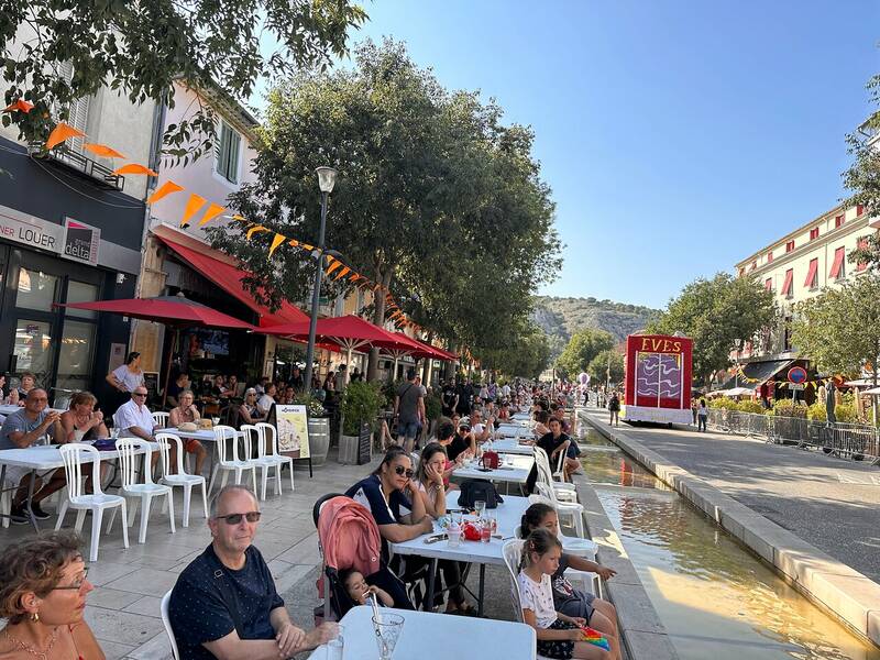 Café le paris accepte les chiens à Cavaillon