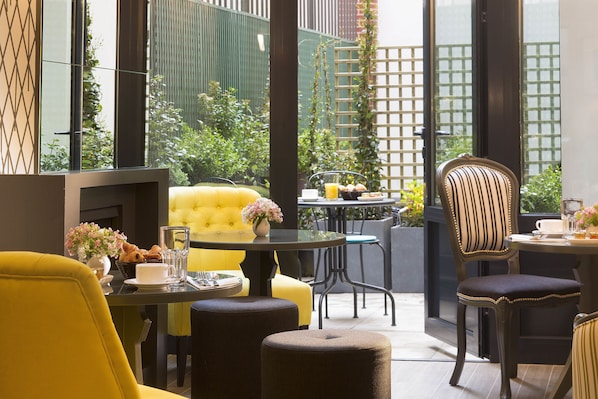 Les Plumes Hôtel Paris accepte les chiens à Paris