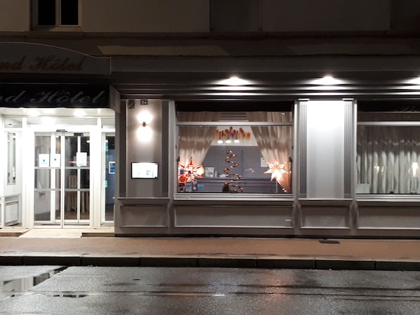 Brit Hotel Roanne - Le Grand Hotel accepte les chiens à Roanne