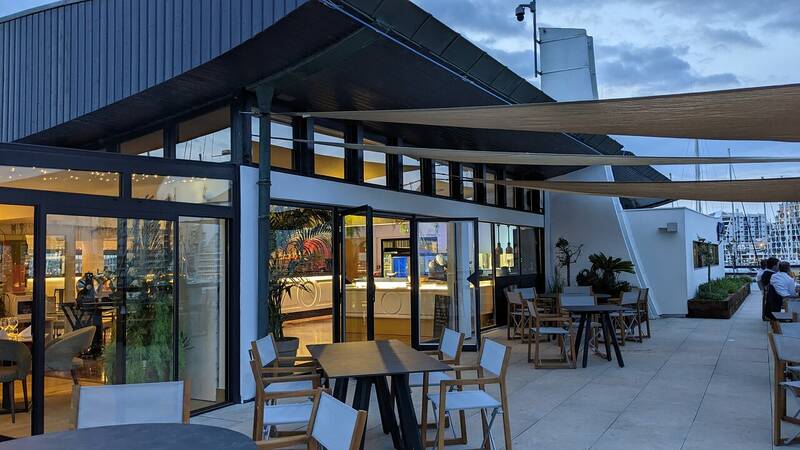Le Yacht Club accepte les chiens à La Grande Motte