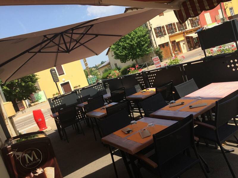 Yannospizza2 accepte les chiens à Matour